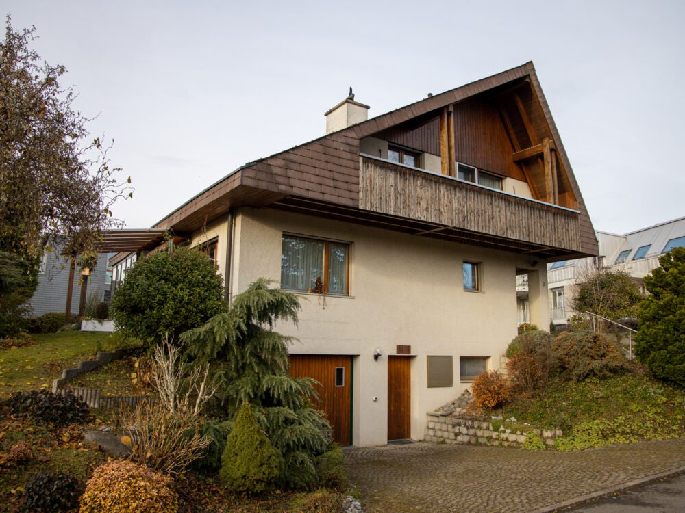 Ostfassade Einfamilienhaus Sunneraiweg 2, Uster