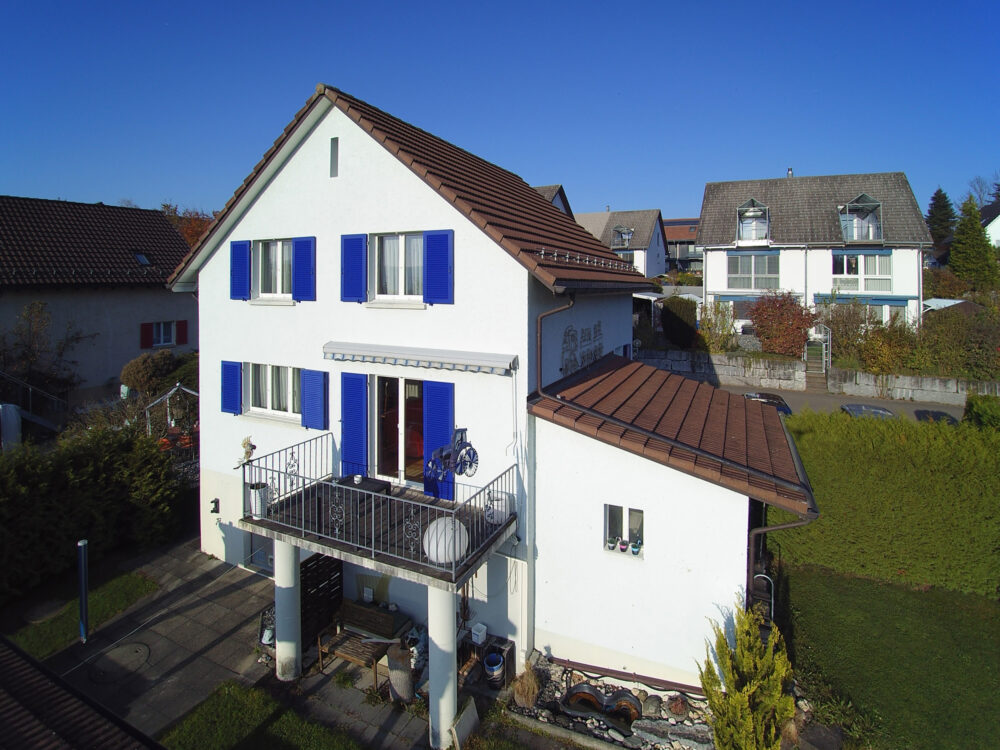 Südfassade Einfamilienhaus Emdwiesenstrasse 25, Uster