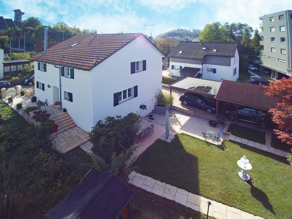 Luftbild des Einfamilienhauses an der Hinterbüelstrasse 15 in Effretikon - Verkauf durch Heller & Partner GmbH