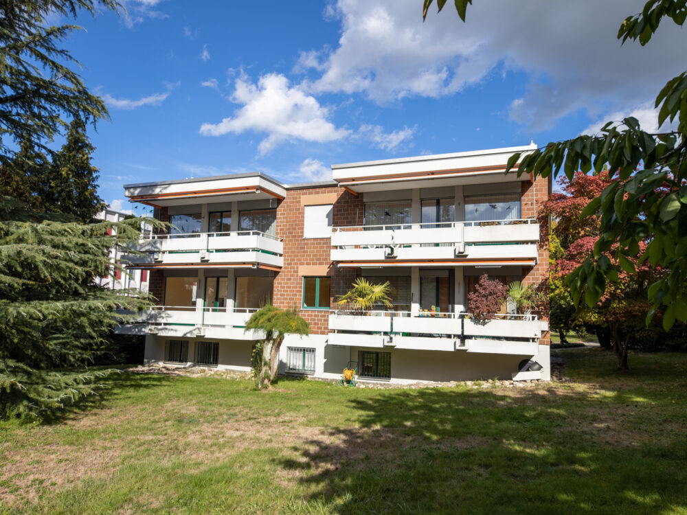 Aussenansicht der Wohnung an der Eichackerstrasse 27 in Egg - im Verkauf durch Heller & Partner GmbH