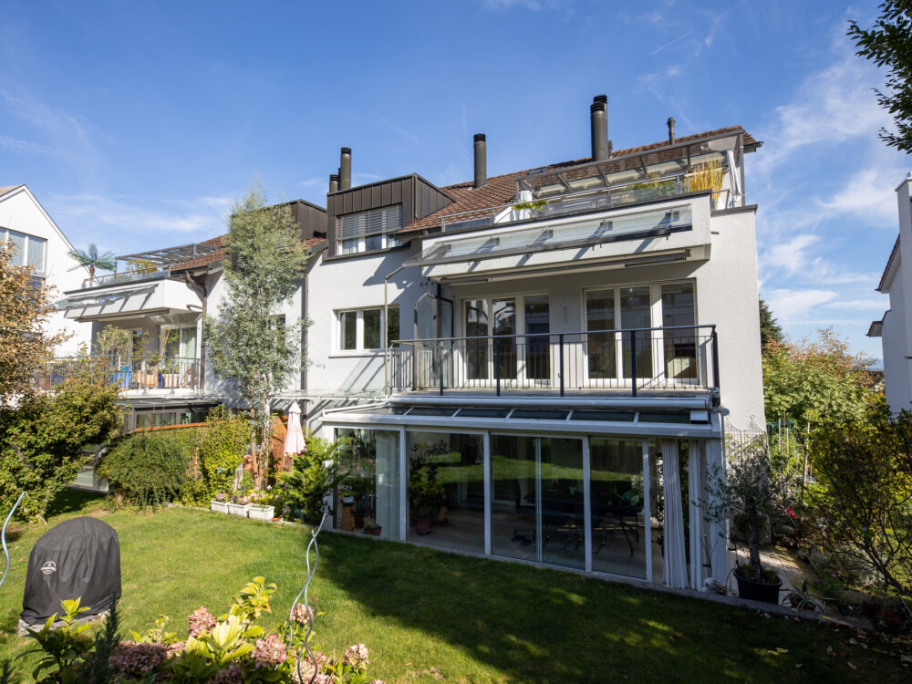 Aussenansicht der Wohnung an der Schützenwisstrasse 21 in Maur - im Verkauf durch Heller & Partner GmbH